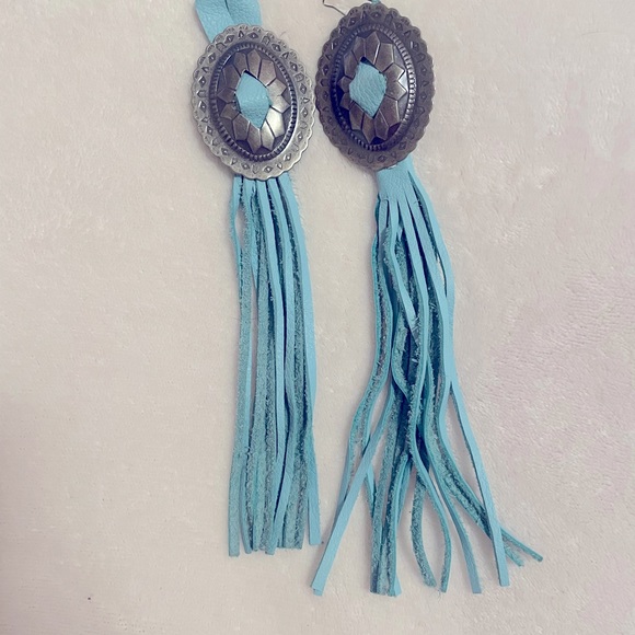 Blue concho earrings with leather - Picture 3 of 3